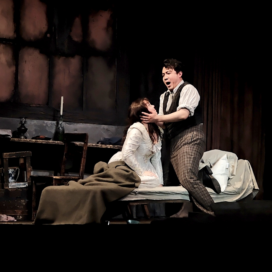 Long Long on stage 10