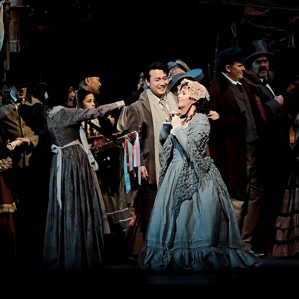 Long Long on stage 12